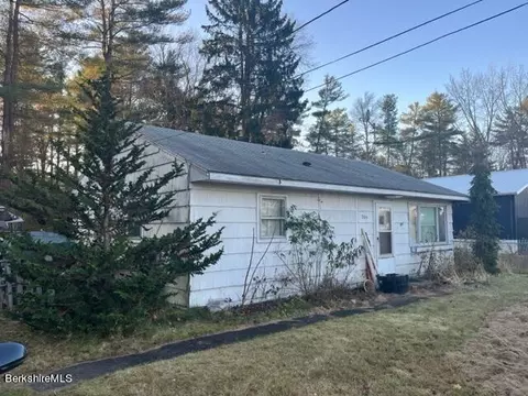 704 S Main St, Sheffield, MA 01257 photo 2