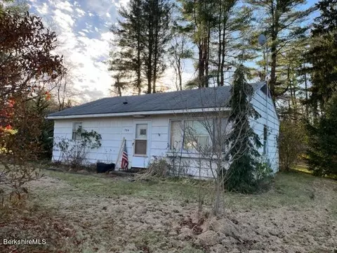 704 S Main St, Sheffield, MA 01257
