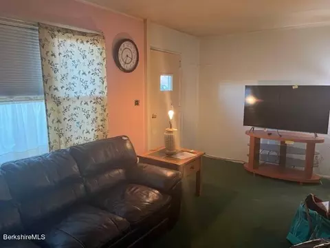 704 S Main St, Sheffield, MA 01257 photo 4