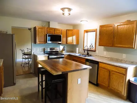 190 E Center St, Lee, MA 01238 photo 3