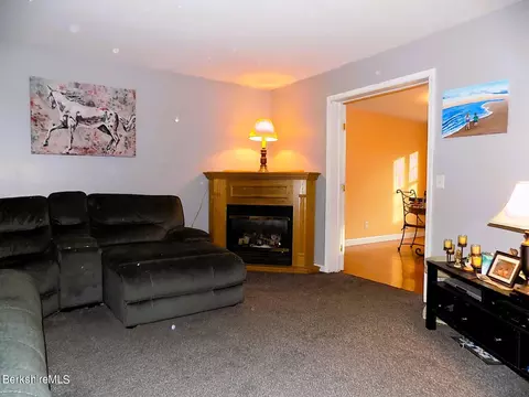 190 E Center St, Lee, MA 01238 photo 2