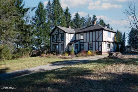 923 Barker Rd, Pittsfield, MA 01201