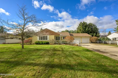 24 Rockland Dr, Pittsfield, MA 01201