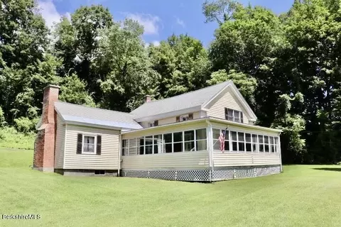 365 Water St, Lee, MA 01238