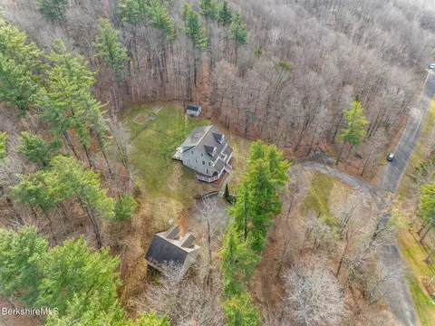 7 Ash Ln, Peru, MA 01235 photo 3