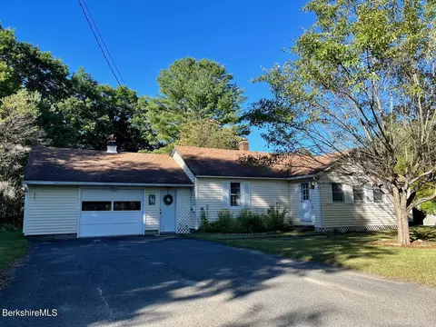 15 Hoover St, Pittsfield, MA 01201