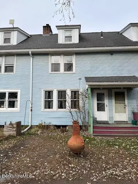 86 Everett St, Easthampton, MA 01027 photo 3