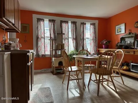 86 Everett St, Easthampton, MA 01027 photo 9
