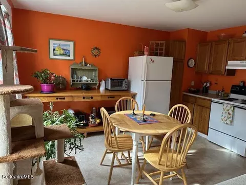 86 Everett St, Easthampton, MA 01027 photo 8