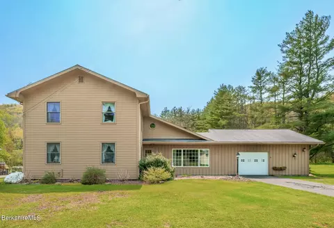 10 Ramsey Ave, Great Barrington, MA 01230