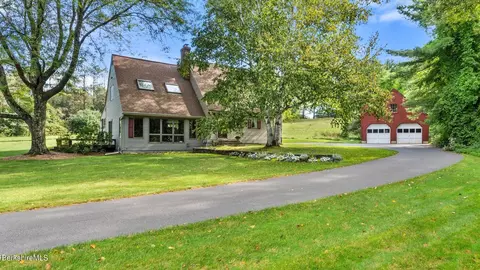 16 Interlaken Rd, Stockbridge, MA 01262