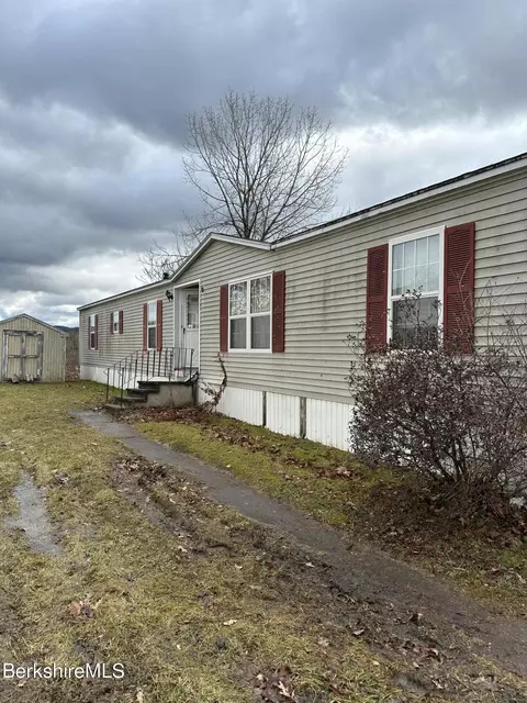 405 Pittsfield Rd #I8, Lenox, MA 01240