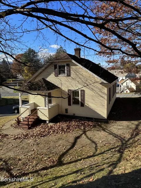 4 Walker St, North Adams, MA 01247