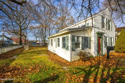 14 Goodrich St, Pittsfield, MA 01201