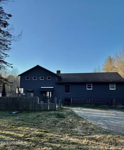 1609 County Rd, Sheffield, MA 01257