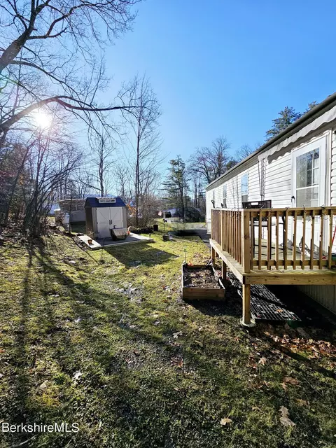 18 Pine Lodge Park Pl, Williamstown, MA 01267