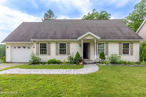 15 Alma St, Pittsfield, MA 01201