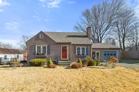 35 Richmond Ave, Lee, MA 01238
