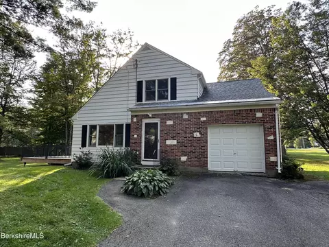 6 Mountain Dr, Pittsfield, MA 01201