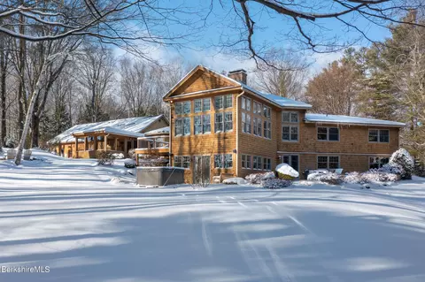 809 East St, Lenox, MA 01240