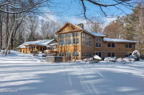 809 East St, Lenox, MA 01240