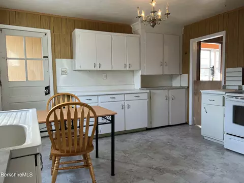 14 Pacific St, Pittsfield, MA 01201 photo 21