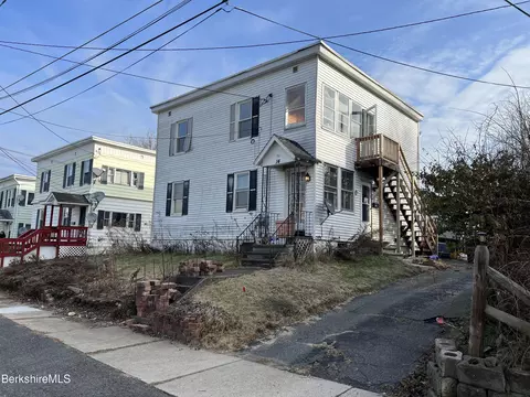 14 Pacific St, Pittsfield, MA 01201 photo 2