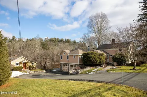 16 18 Seekonk Rd, Great Barrington, MA 01230