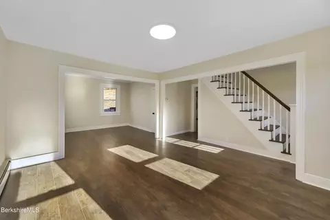 95 E Center St, Lee, MA 01238 photo 5