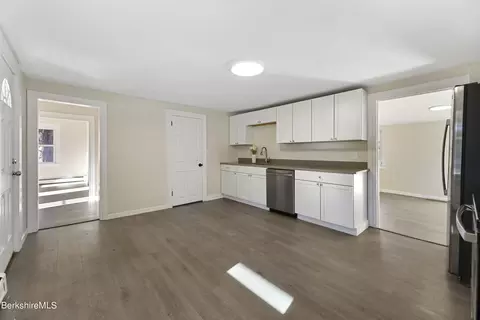 95 E Center St, Lee, MA 01238 photo 11