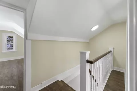 95 E Center St, Lee, MA 01238 photo 17