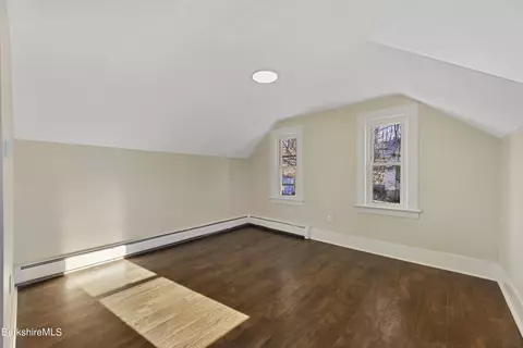 95 E Center St, Lee, MA 01238 photo 18