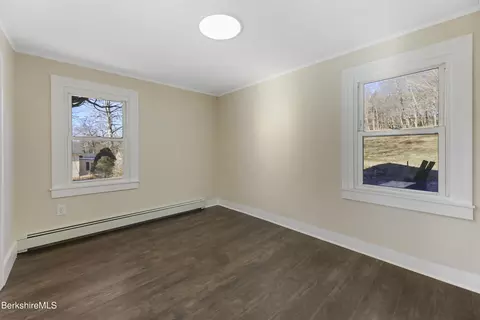 95 E Center St, Lee, MA 01238 photo 8