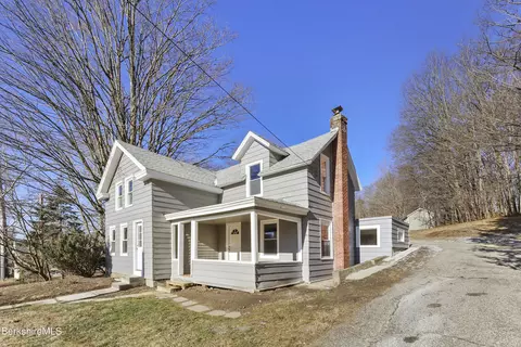95 E Center St, Lee, MA 01238 photo 2