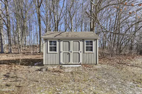 95 E Center St, Lee, MA 01238 photo 34