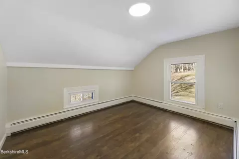 95 E Center St, Lee, MA 01238 photo 23