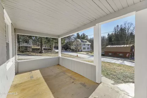 95 E Center St, Lee, MA 01238 photo 3