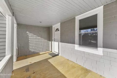95 E Center St, Lee, MA 01238 photo 4