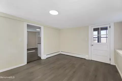 95 E Center St, Lee, MA 01238 photo 15