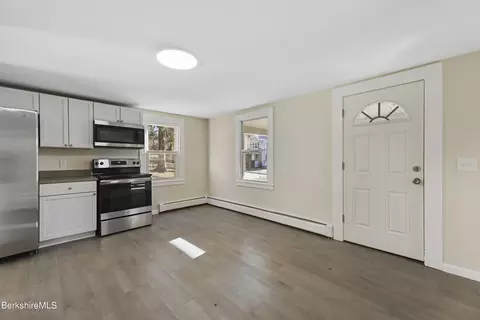 95 E Center St, Lee, MA 01238 photo 12