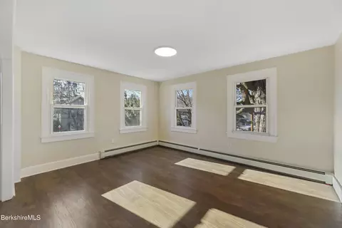 95 E Center St, Lee, MA 01238 photo 7