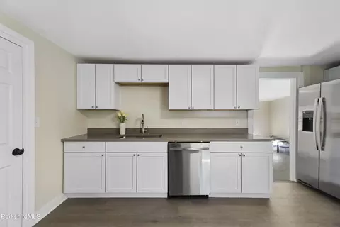 95 E Center St, Lee, MA 01238 photo 13