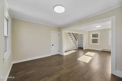 95 E Center St, Lee, MA 01238 photo 9