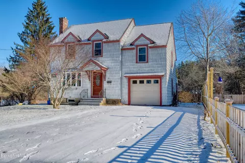 19 Roselyn Dr, Pittsfield, MA 01201