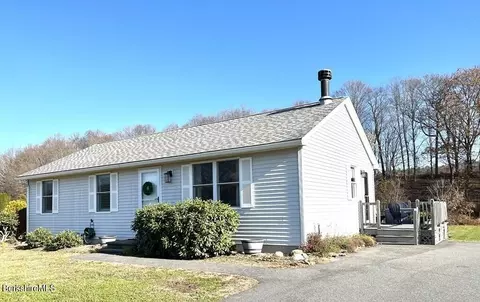 20 Riverview Dr, Northfield, MA 01360