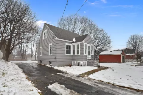 82 Acorn St, Pittsfield, MA 01201
