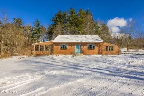 14 Interlaken Rd, Stockbridge, MA 01262