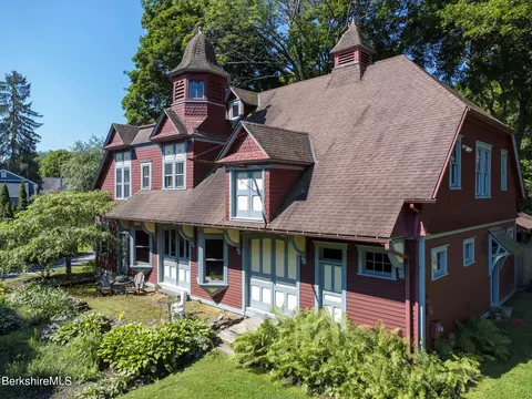 4 Kirk St, Great Barrington, MA 01236