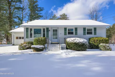37 Elaine Dr, Pittsfield, MA 01201