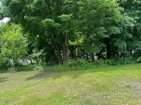 33 Circular Ave, Pittsfield, MA 01201 photo 6